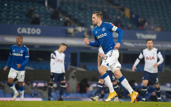 更是球队追 更是球队追